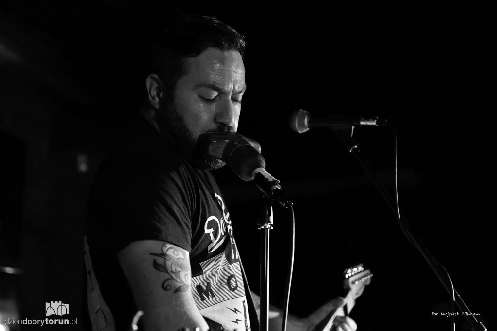 Blues z dwóch stron oceanu w Pameli