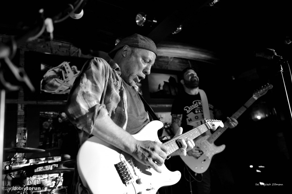 Blues z dwóch stron oceanu w Pameli