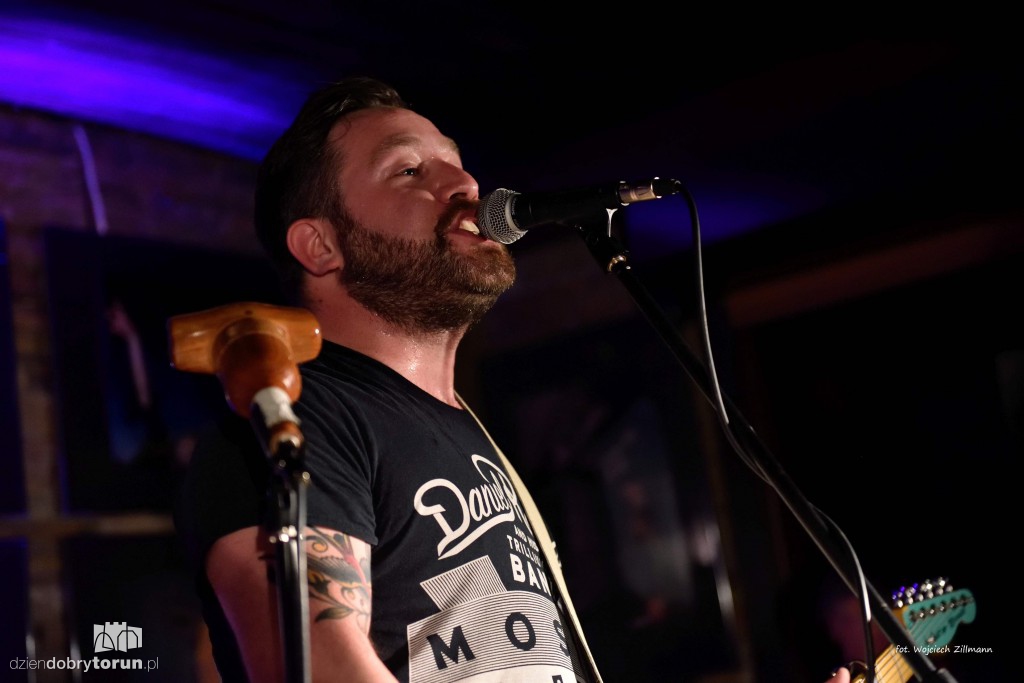 Blues z dwóch stron oceanu w Pameli