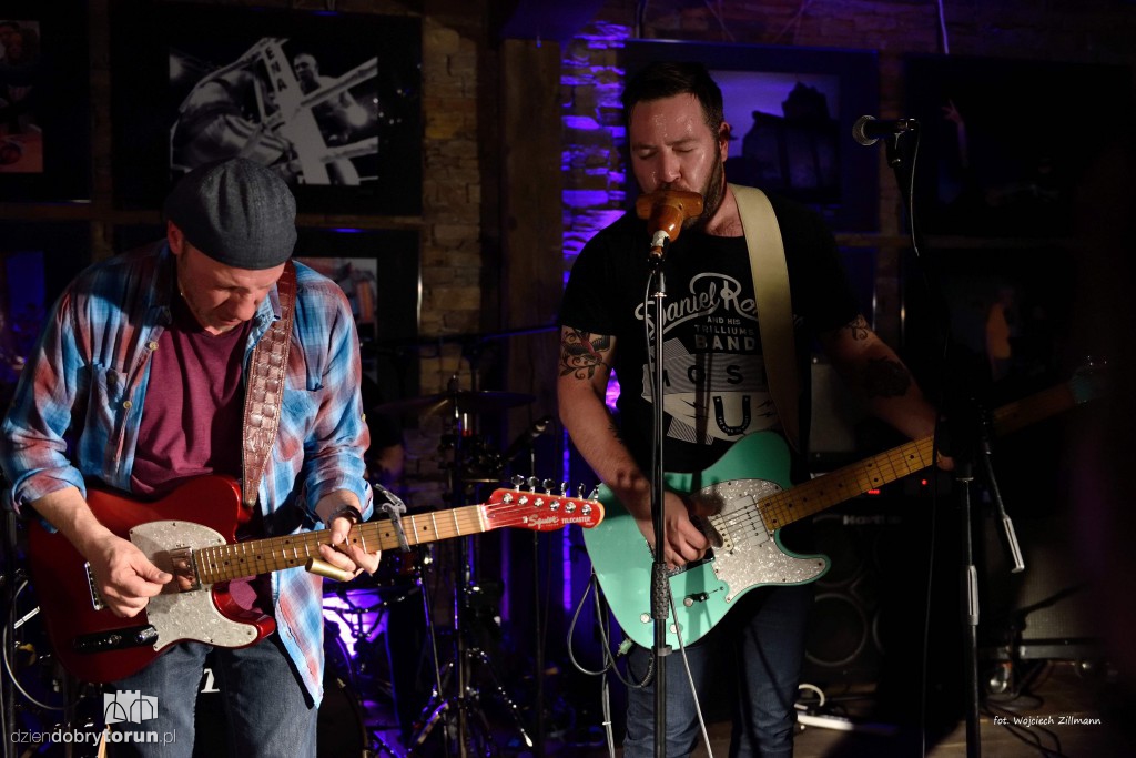 Blues z dwóch stron oceanu w Pameli