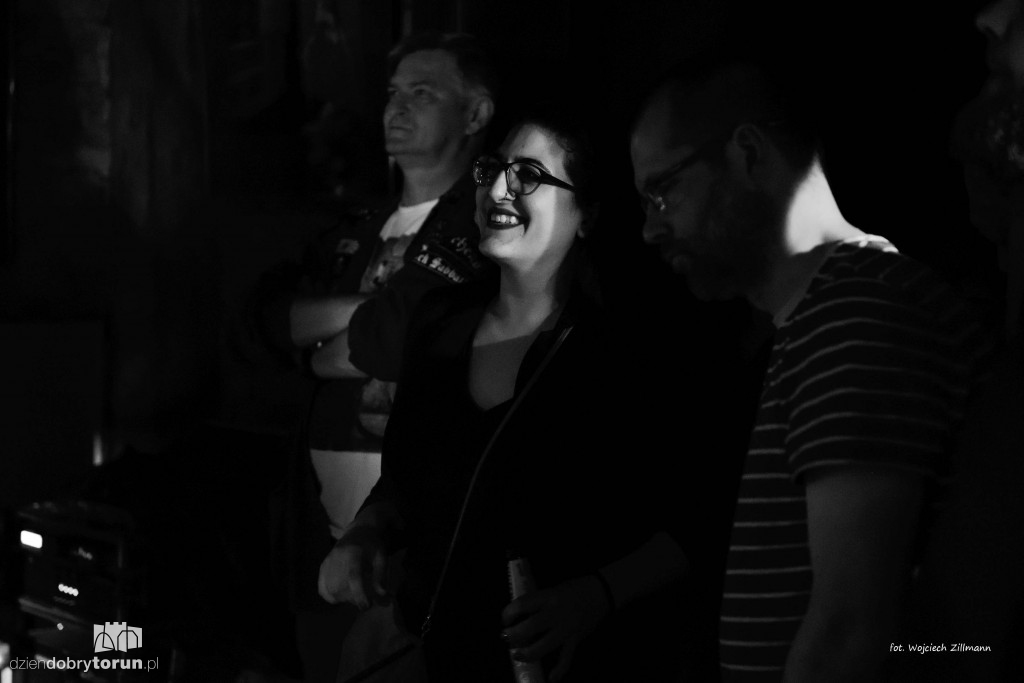 Blues z dwóch stron oceanu w Pameli