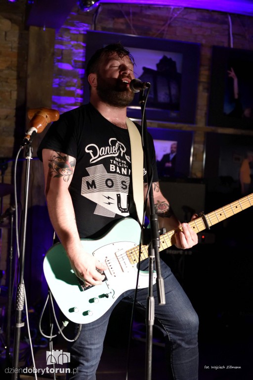 Blues z dwóch stron oceanu w Pameli