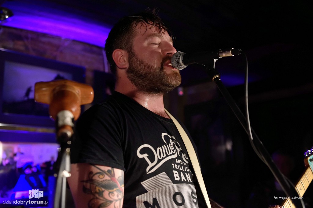 Blues z dwóch stron oceanu w Pameli