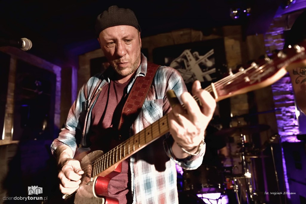 Blues z dwóch stron oceanu w Pameli