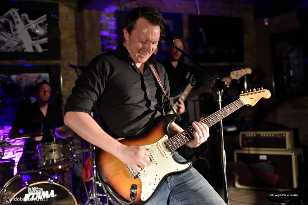 Blues z dwóch stron oceanu w Pameli