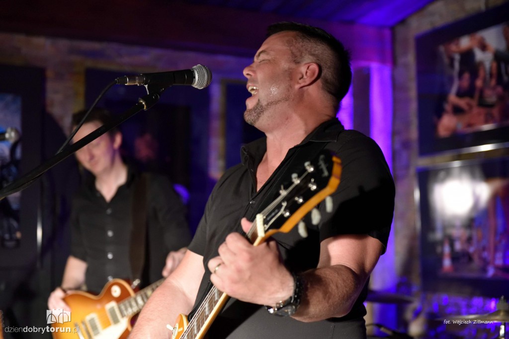 Blues z dwóch stron oceanu w Pameli