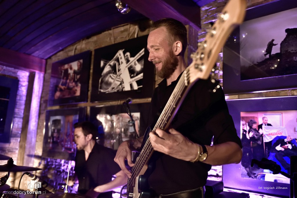 Blues z dwóch stron oceanu w Pameli