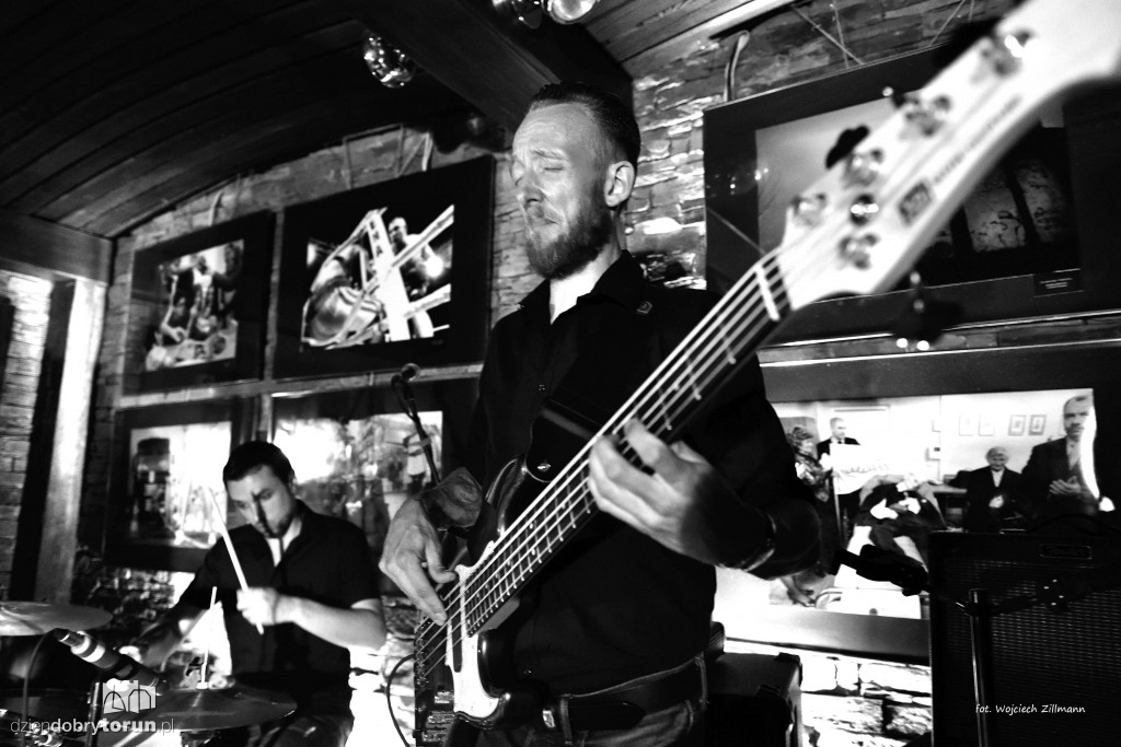 Blues z dwóch stron oceanu w Pameli