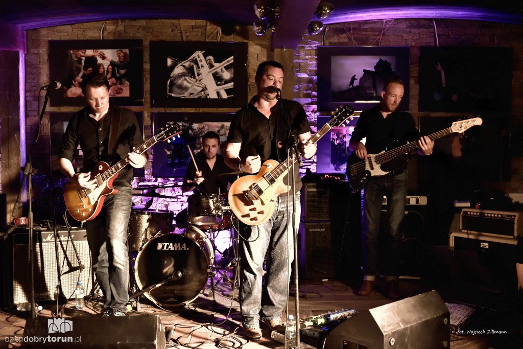 Blues z dwóch stron oceanu w Pameli