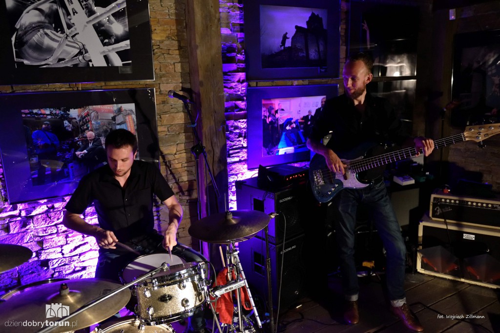 Blues z dwóch stron oceanu w Pameli