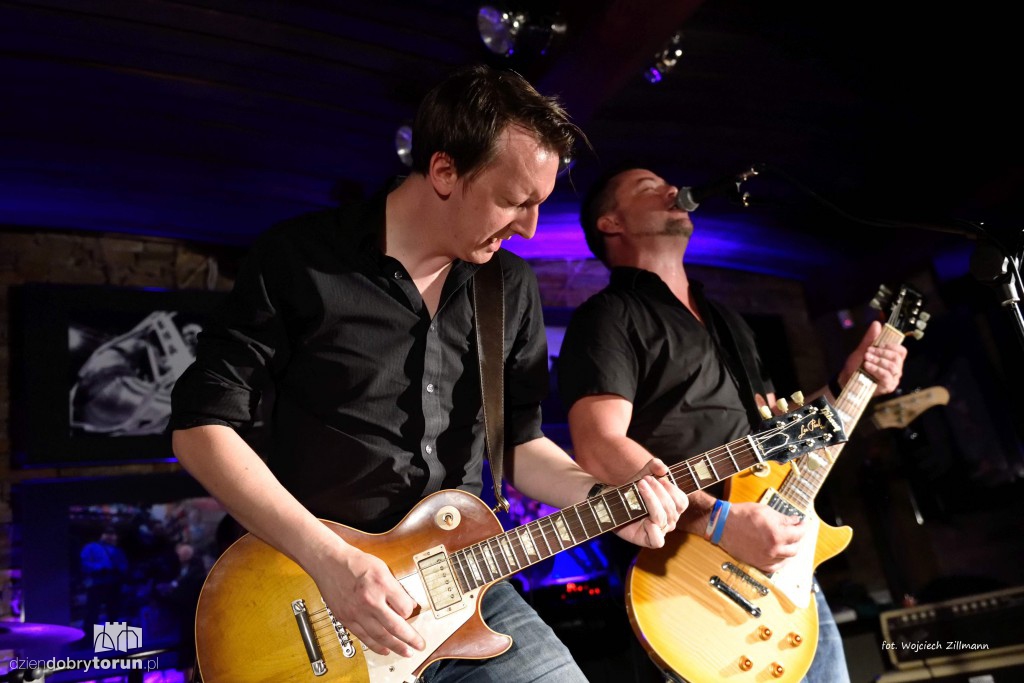 Blues z dwóch stron oceanu w Pameli