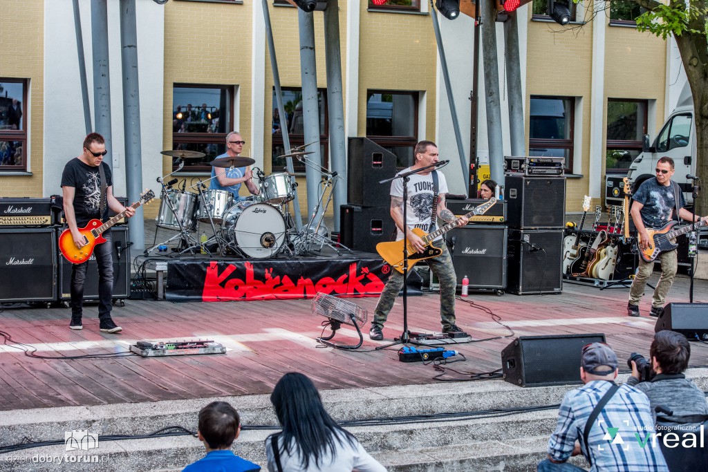 Kobranocka zagrała w amfiteatrze