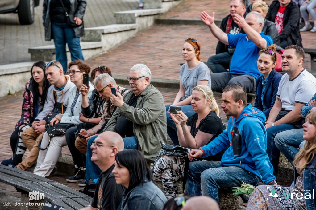 Kobranocka zagrała w amfiteatrze