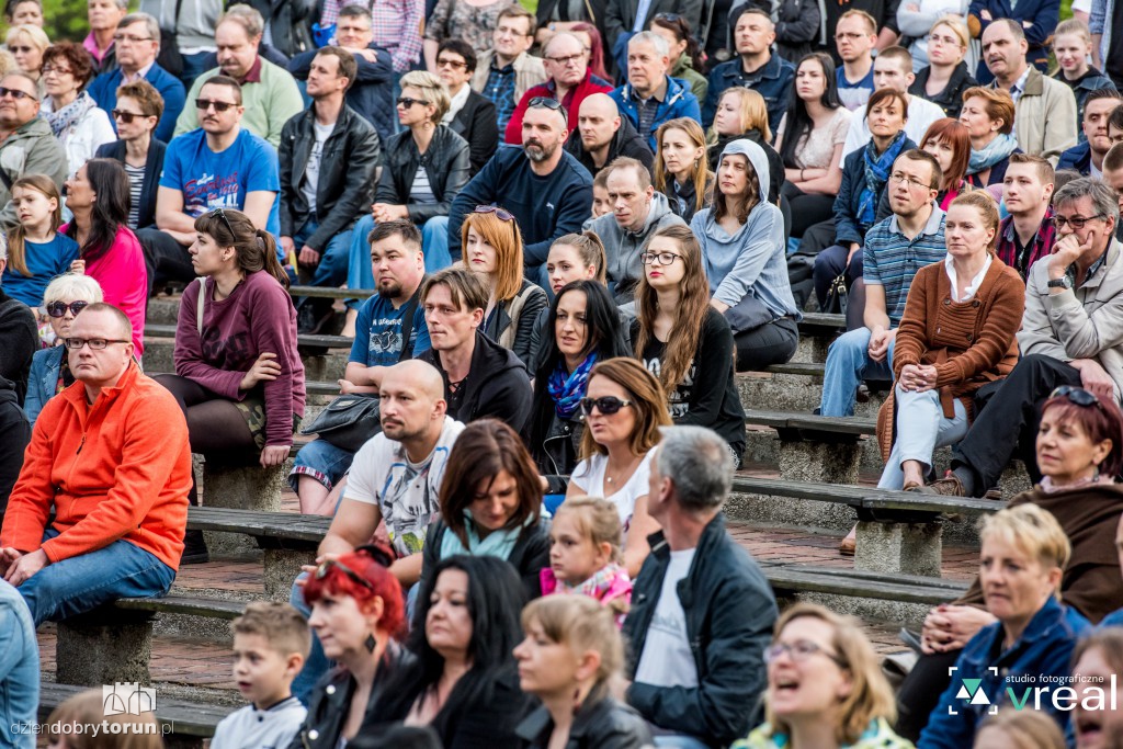 Kobranocka zagrała w amfiteatrze