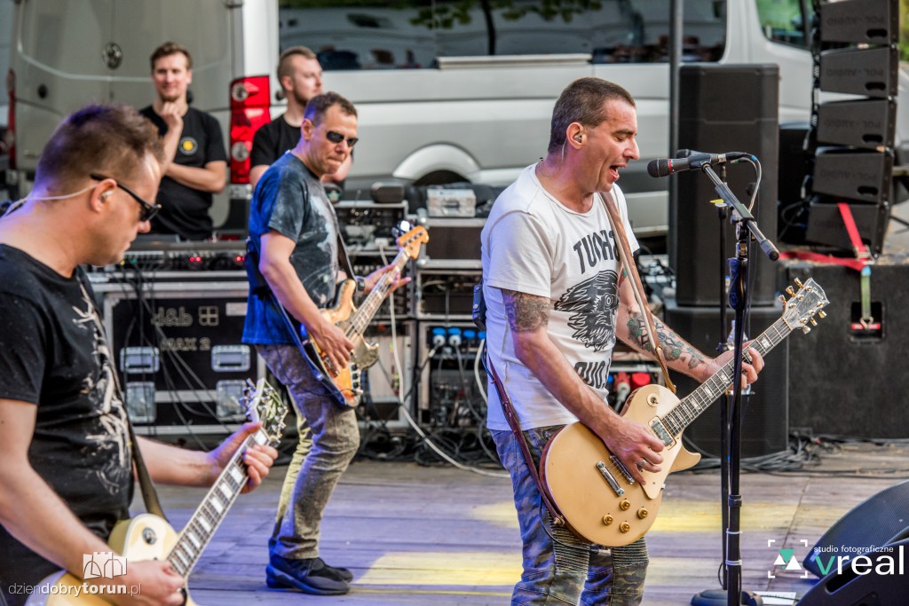 Kobranocka zagrała w amfiteatrze