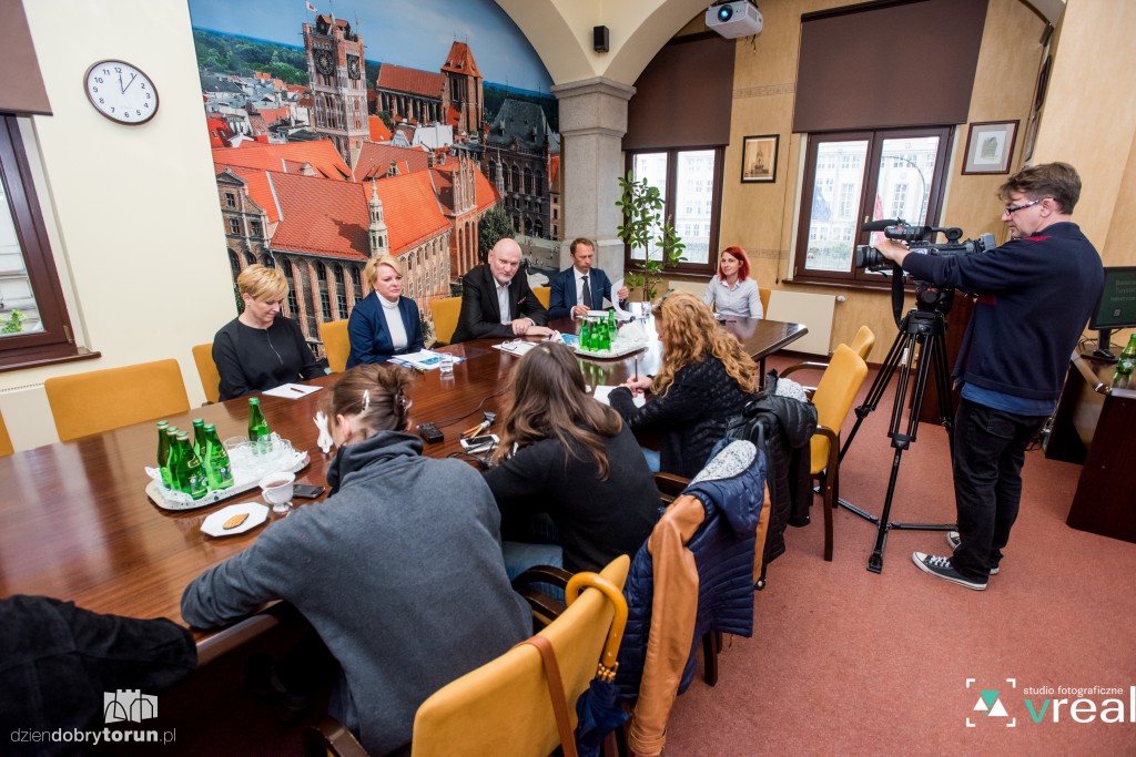 Coraz więcej turystów w Toruniu!
