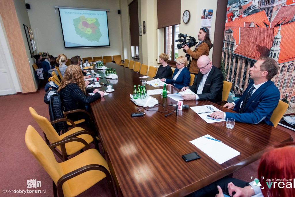 Coraz więcej turystów w Toruniu!