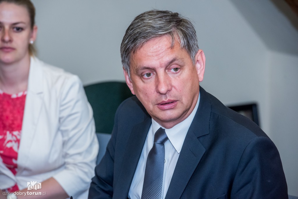 Umowy na podwórza podpisane