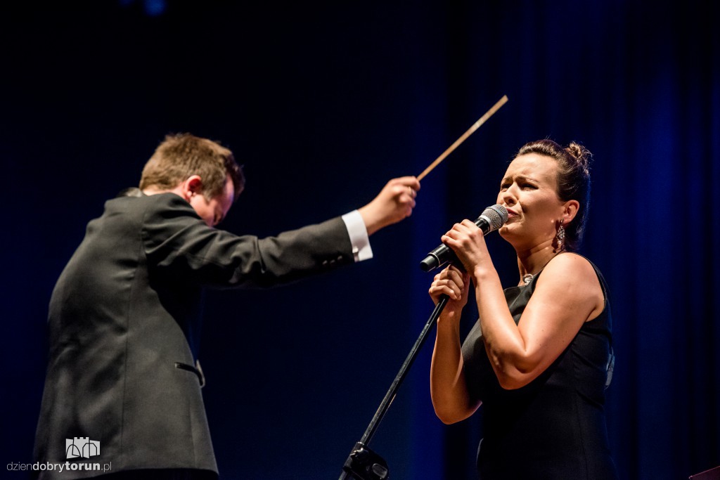 Hania Stach i piosenki Whitney