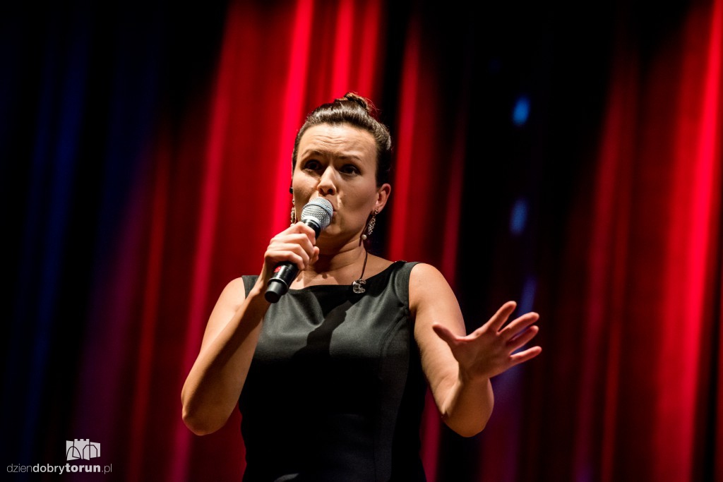 Hania Stach i piosenki Whitney