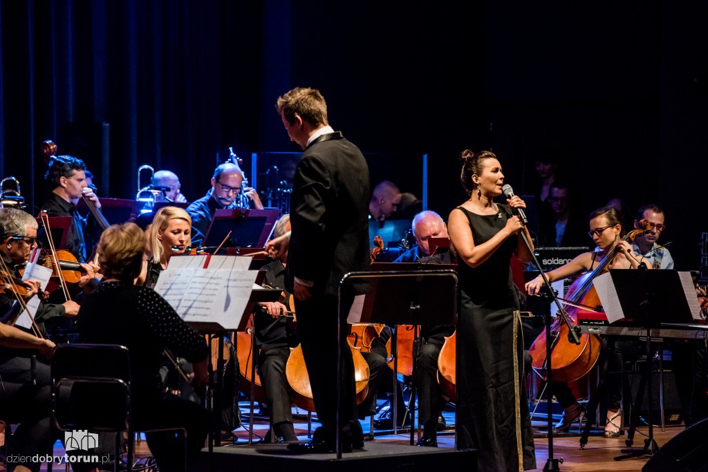 Hania Stach i piosenki Whitney