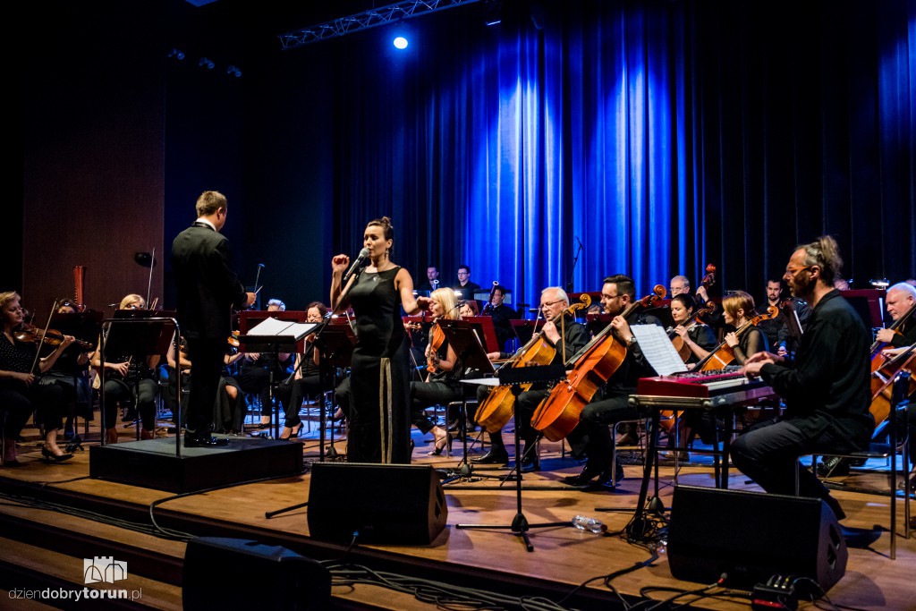 Hania Stach i piosenki Whitney