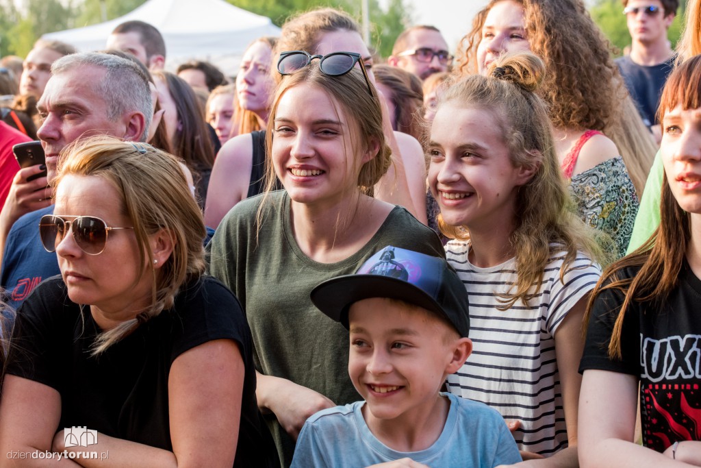 Luxtorpeda przed Młynem Wiedzy