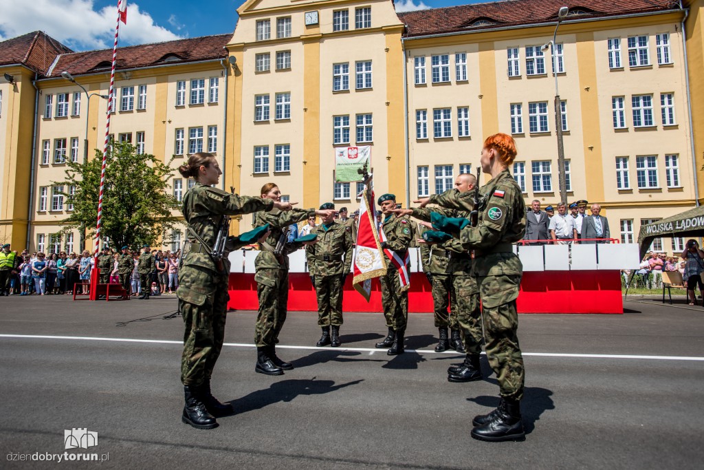 Przysięga elewów NSR w Toruniu