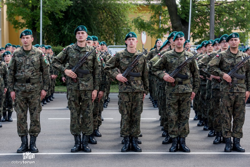 Przysięga elewów NSR w Toruniu