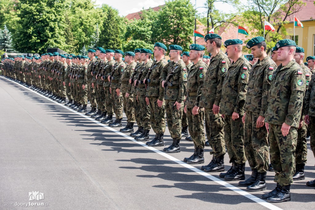 Przysięga elewów NSR w Toruniu