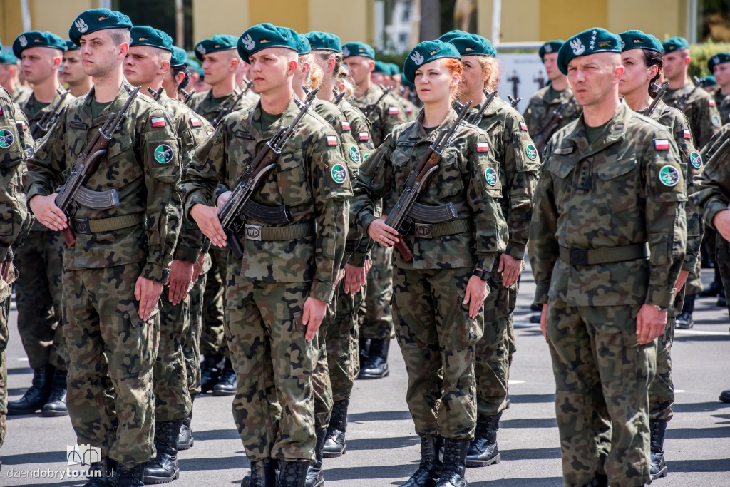 Przysięga elewów NSR w Toruniu