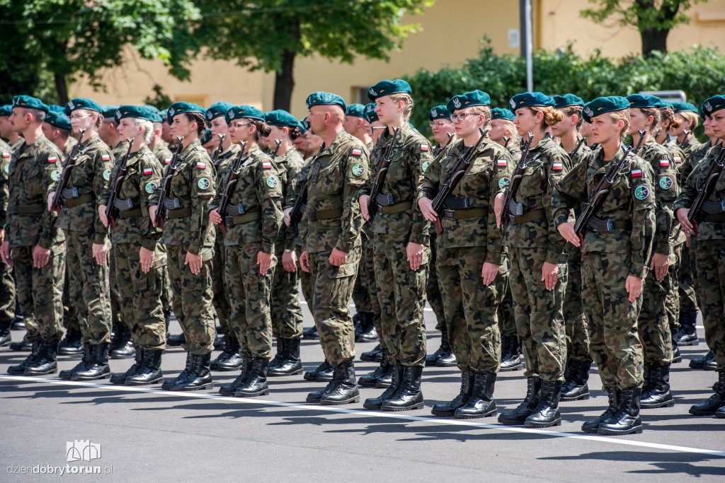 Przysięga elewów NSR w Toruniu