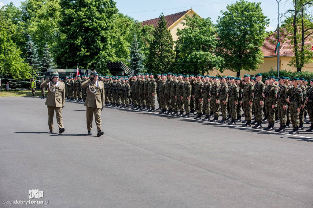 Przysięga elewów NSR w Toruniu