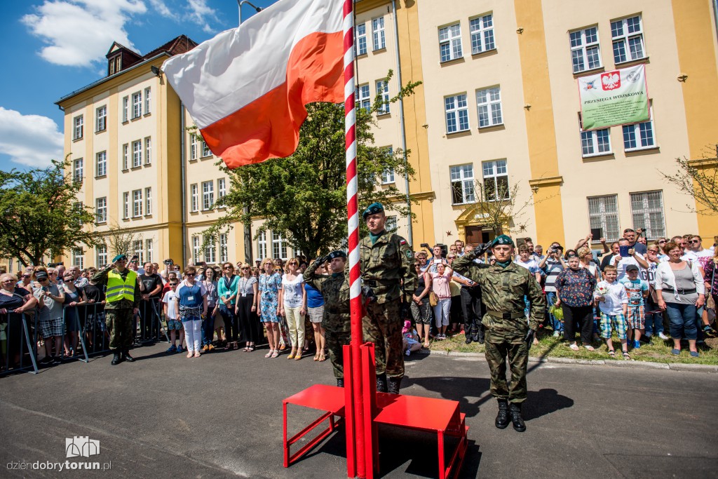 Przysięga elewów NSR w Toruniu