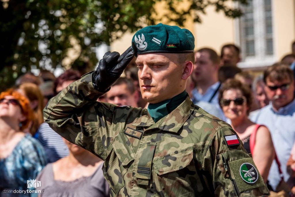 Przysięga elewów NSR w Toruniu