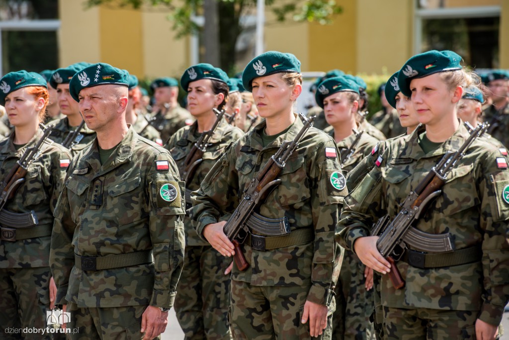 Przysięga elewów NSR w Toruniu