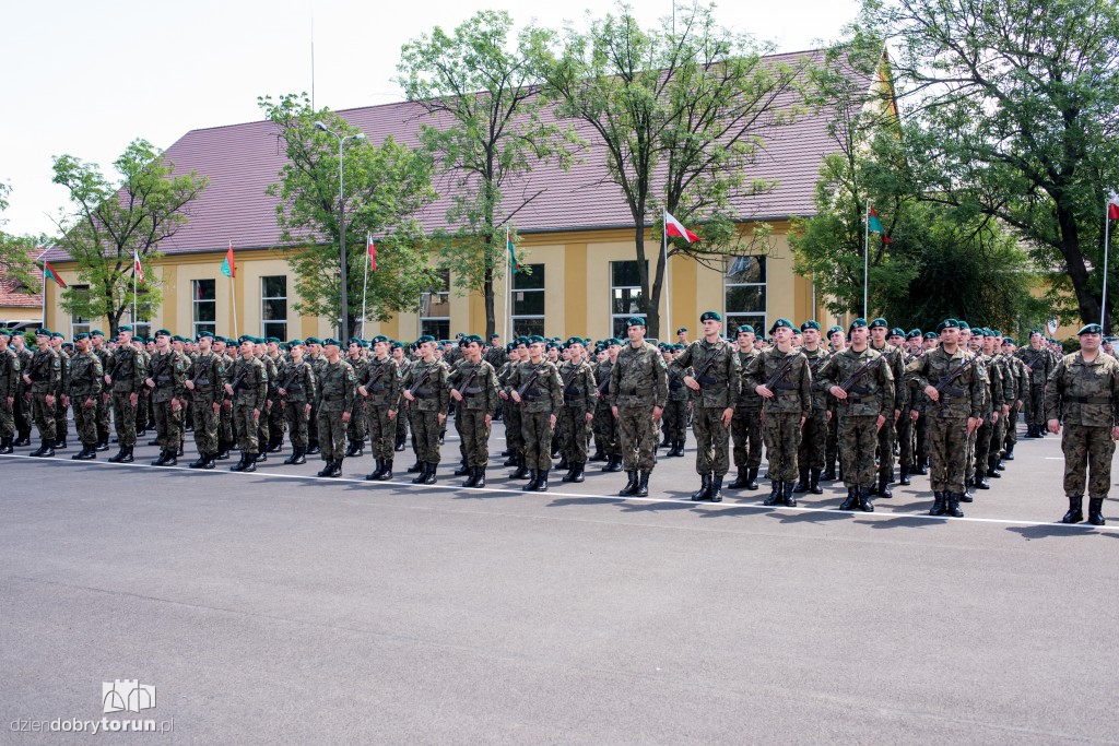 Przysięga elewów NSR w Toruniu