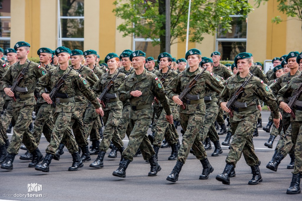 Przysięga elewów NSR w Toruniu