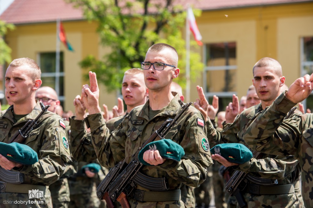 Przysięga elewów NSR w Toruniu