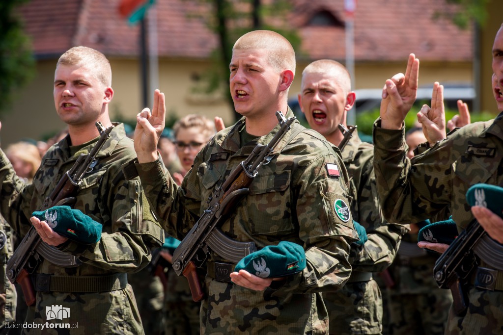 Przysięga elewów NSR w Toruniu