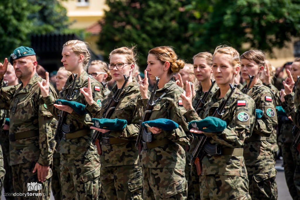 Przysięga elewów NSR w Toruniu