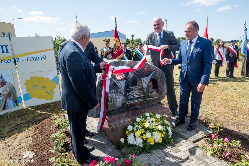 Pamiątkowa tablica na cześć Jana Pawła II