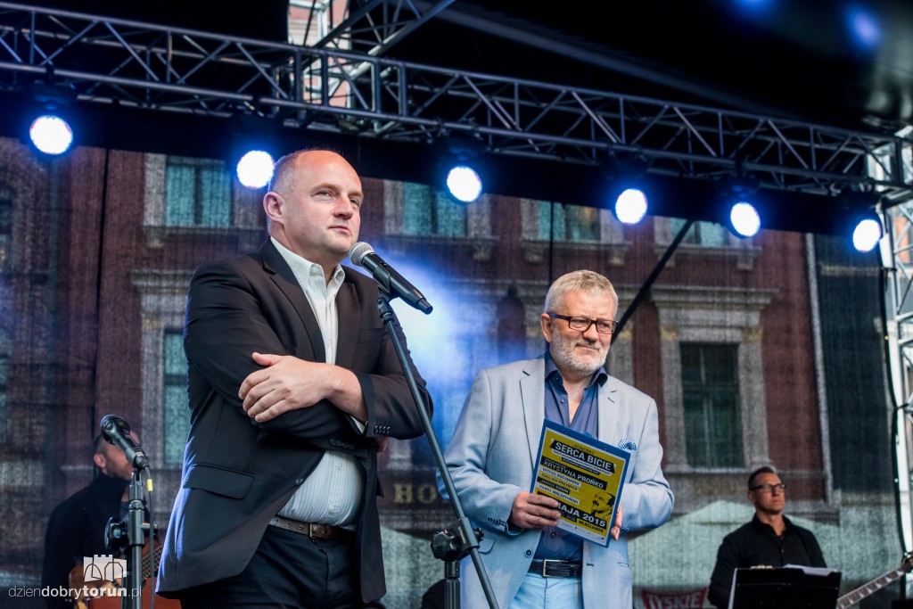Koncert plenerowy na śniadaniu