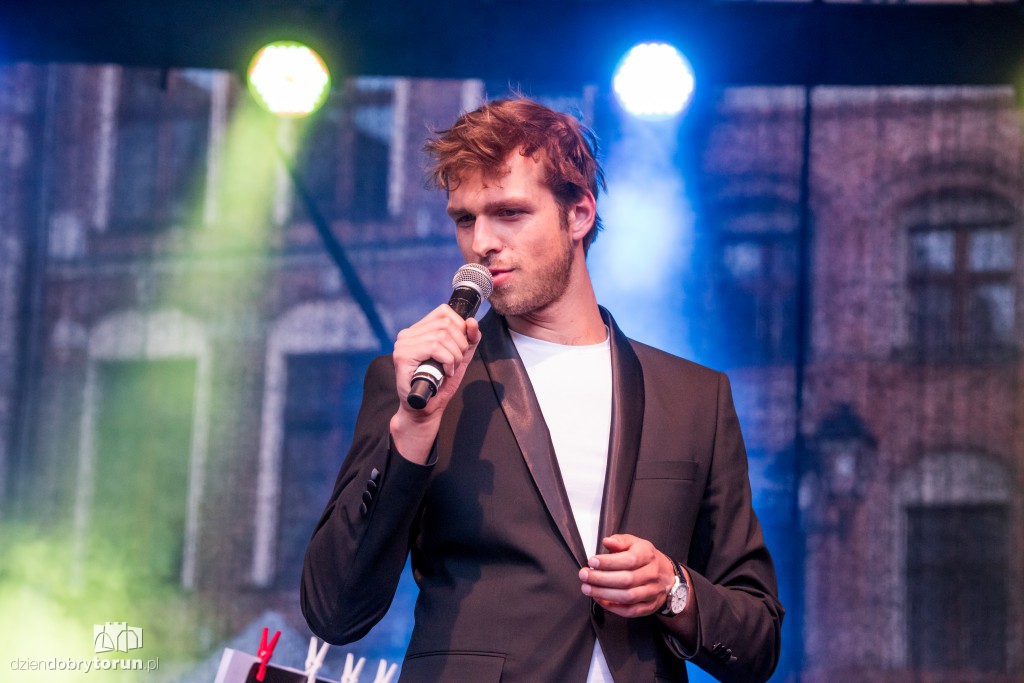 Koncert plenerowy na śniadaniu