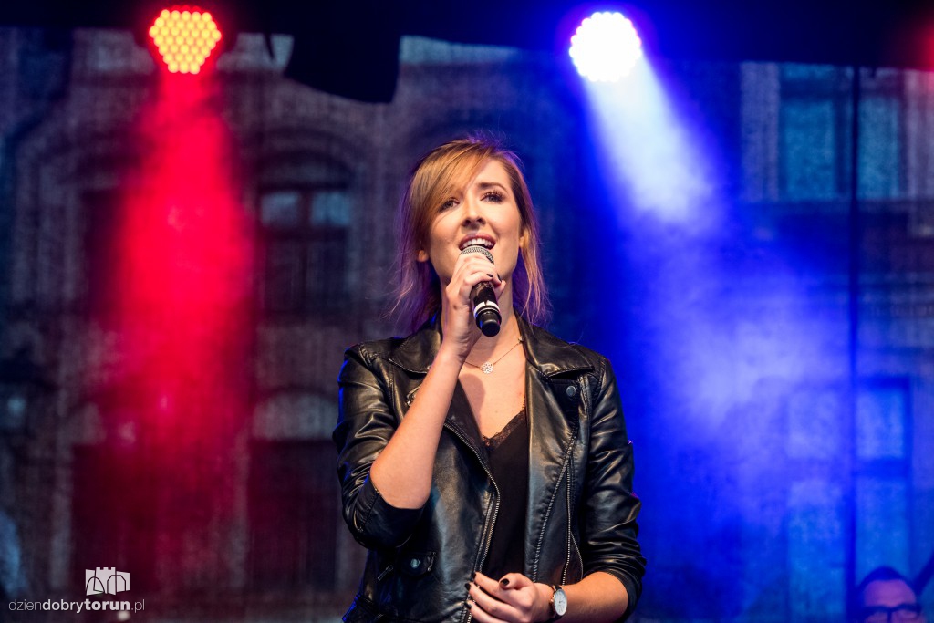 Koncert plenerowy na śniadaniu