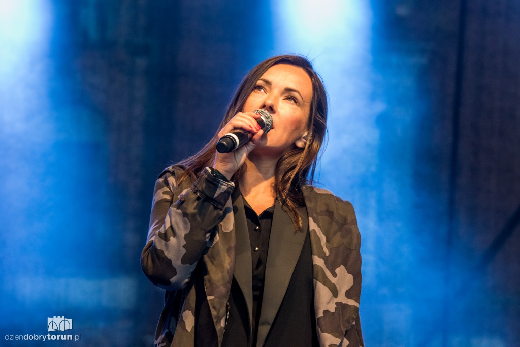 Koncert plenerowy na śniadaniu
