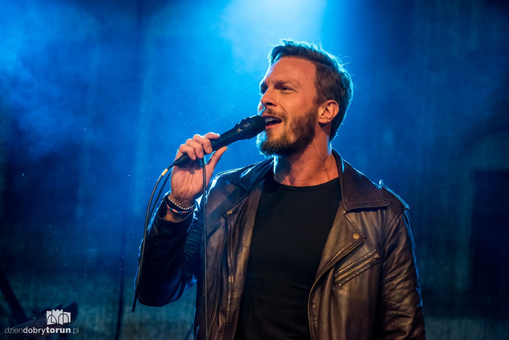 Koncert plenerowy na śniadaniu