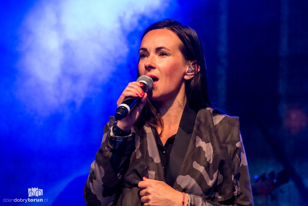 Koncert plenerowy na śniadaniu