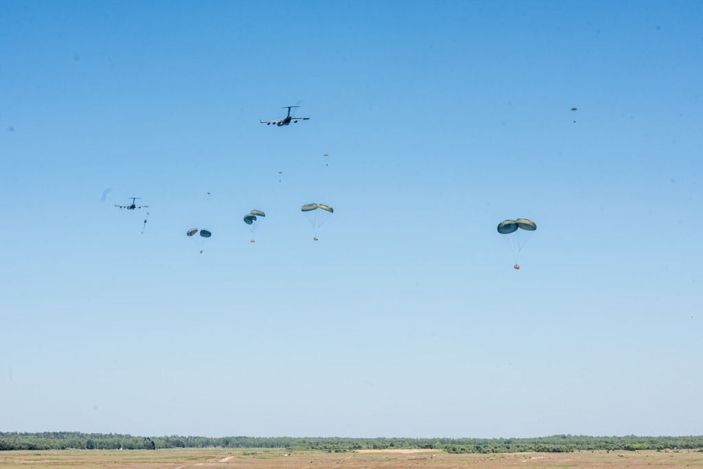 Anakonda 16 - zrzut na poligonie