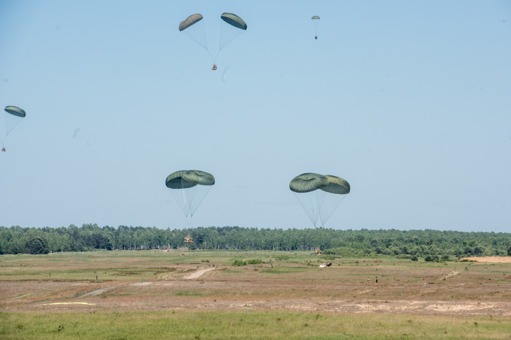 Anakonda 16 - zrzut na poligonie